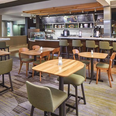 Courtyard By Marriott Orlando Airport Hotel Bagian luar foto