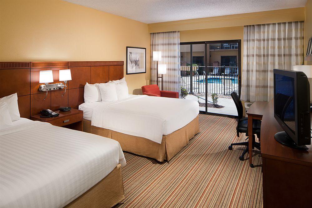 Courtyard By Marriott Orlando Airport Hotel Bagian luar foto