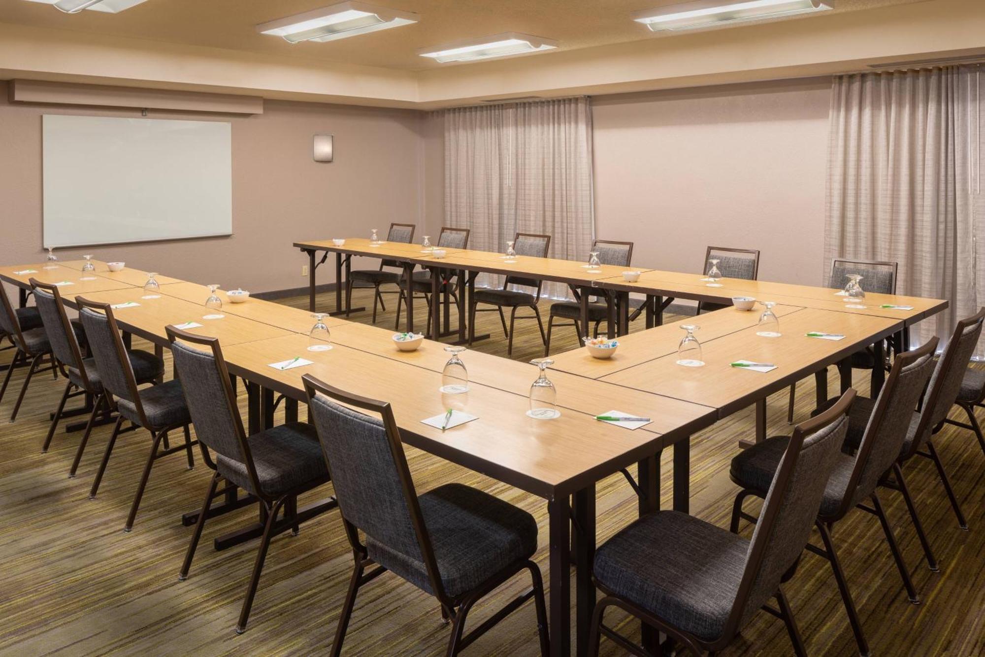 Courtyard By Marriott Orlando Airport Hotel Bagian luar foto