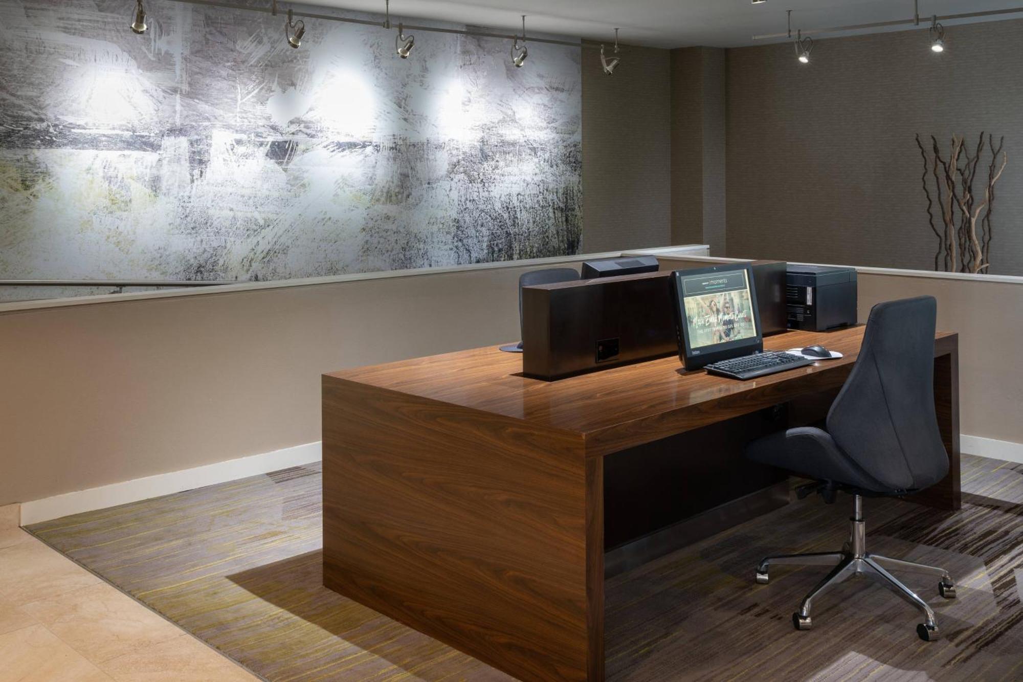 Courtyard By Marriott Orlando Airport Hotel Bagian luar foto