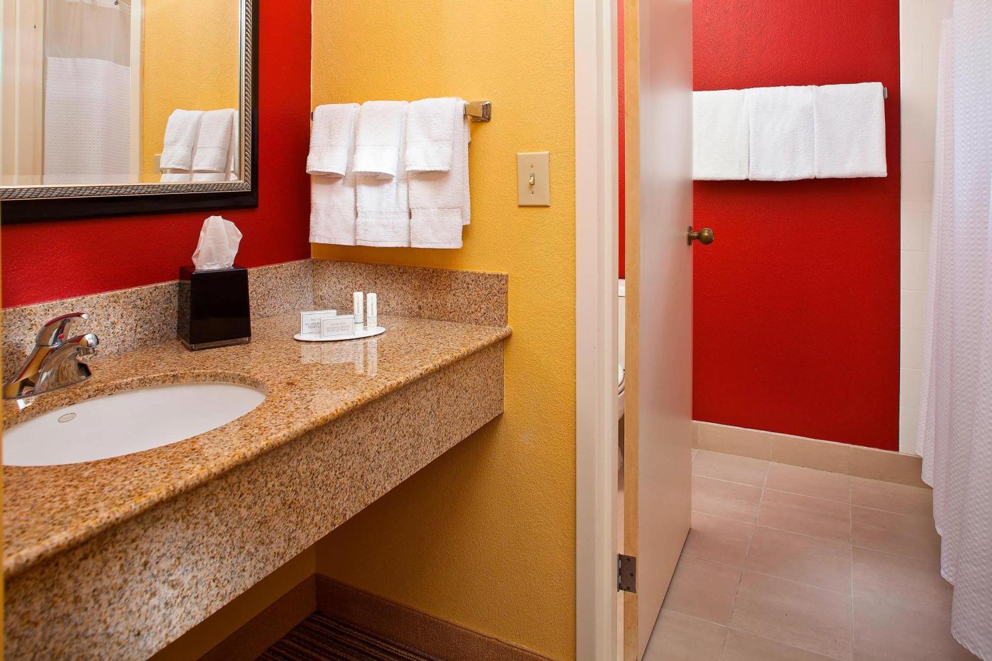Courtyard By Marriott Orlando Airport Hotel Bagian luar foto