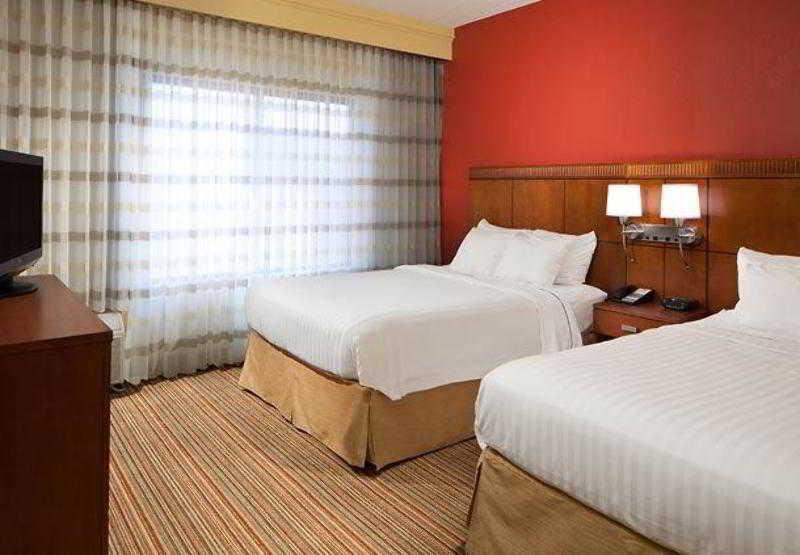 Courtyard By Marriott Orlando Airport Hotel Bagian luar foto