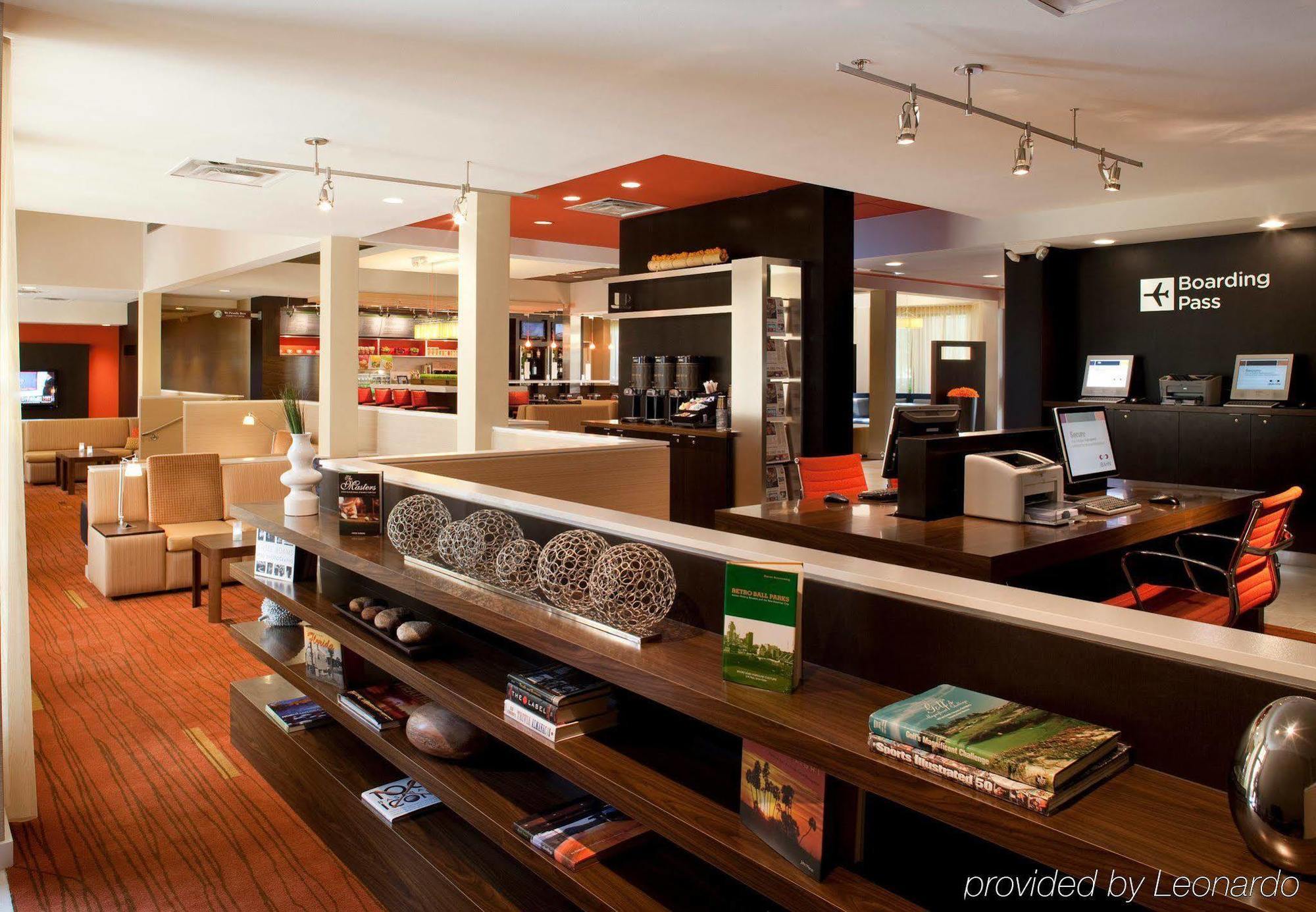 Courtyard By Marriott Orlando Airport Hotel Bagian luar foto