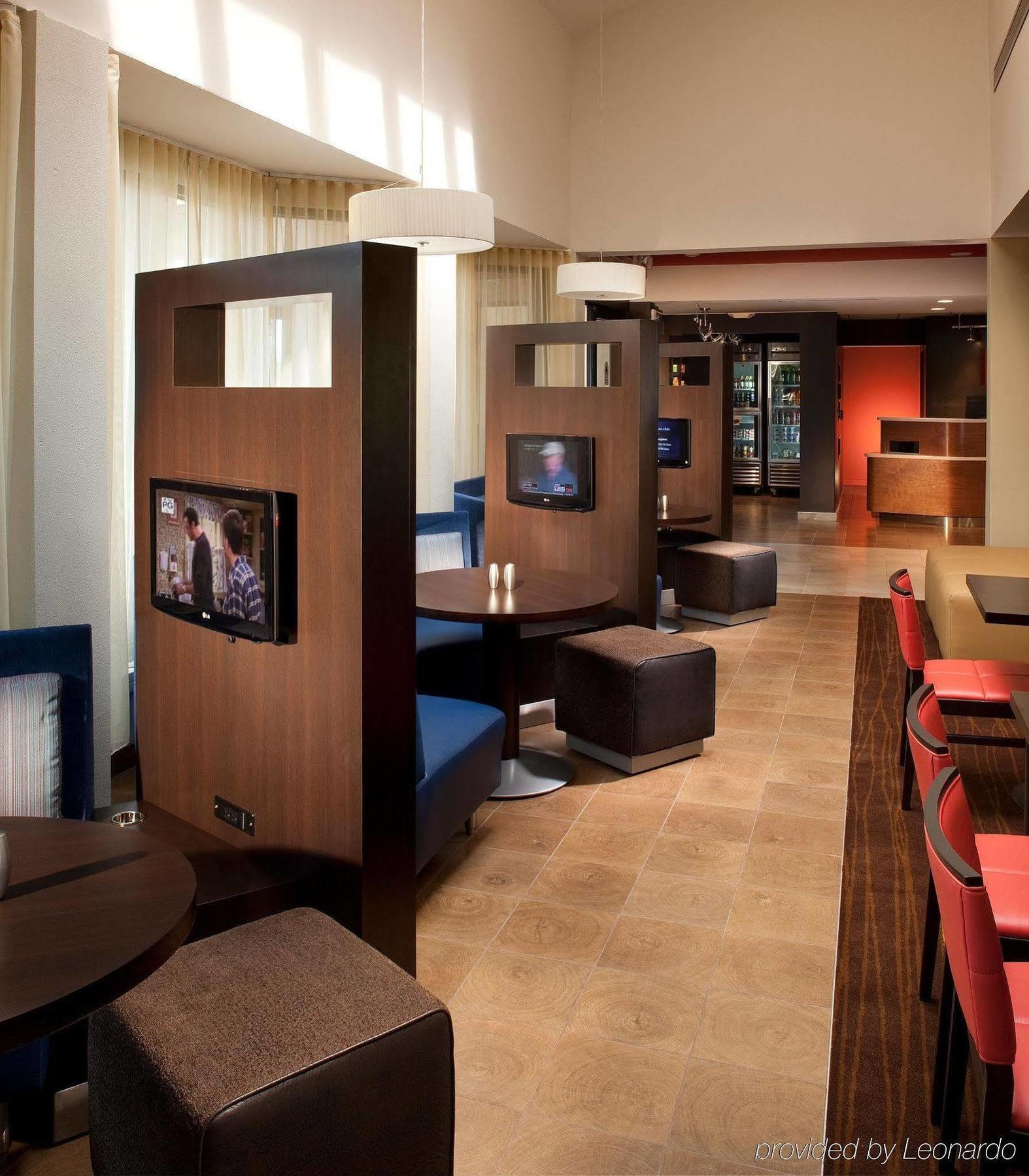 Courtyard By Marriott Orlando Airport Hotel Bagian luar foto
