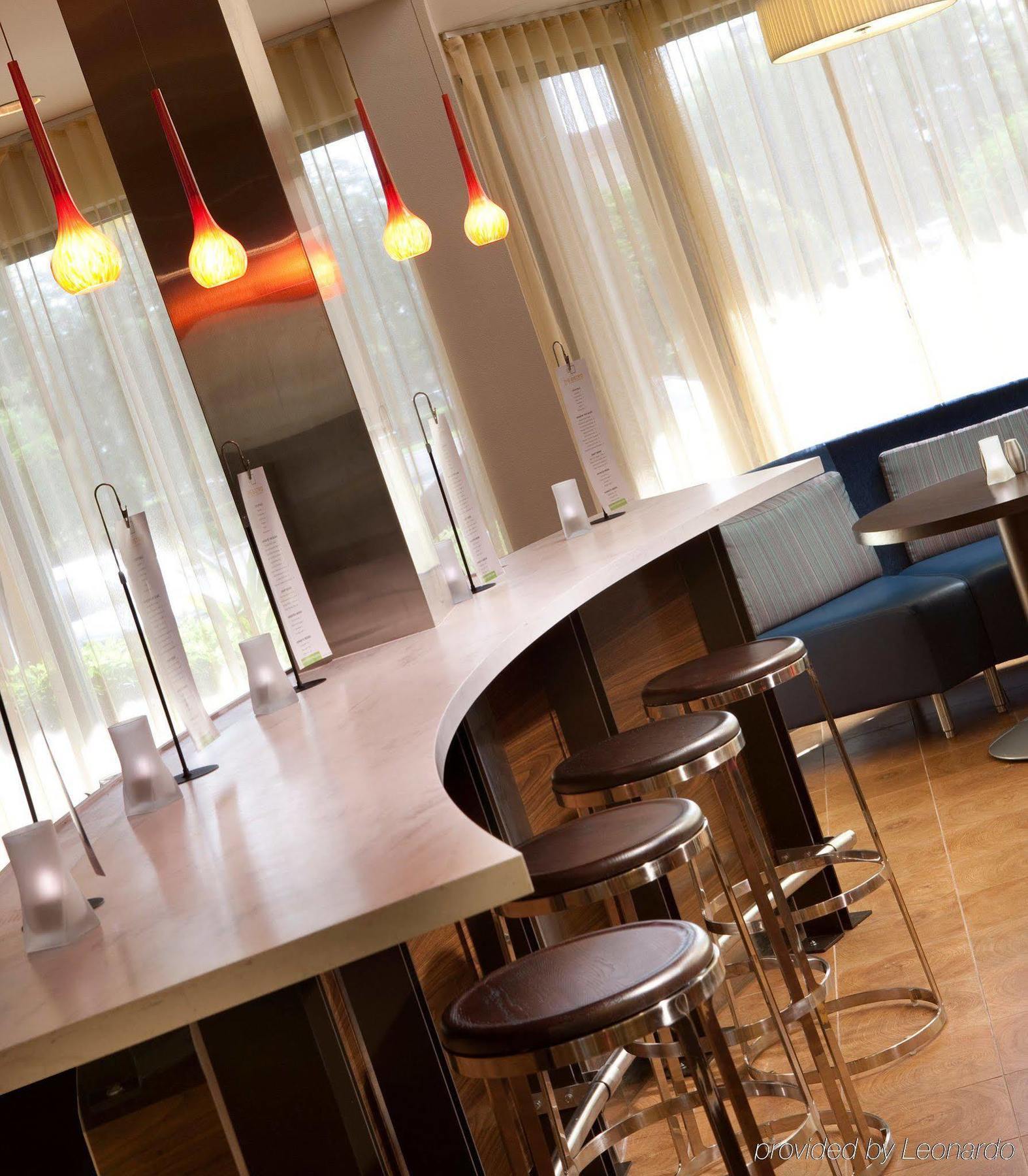 Courtyard By Marriott Orlando Airport Hotel Bagian luar foto