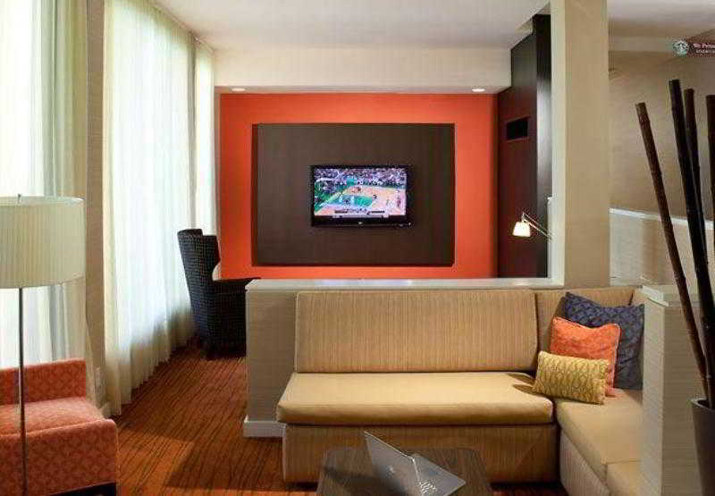 Courtyard By Marriott Orlando Airport Hotel Bagian luar foto