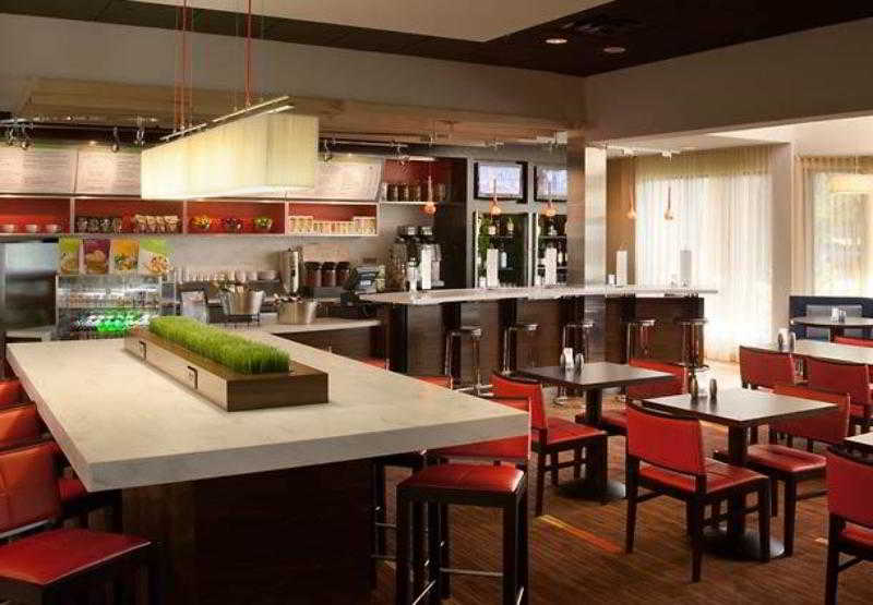 Courtyard By Marriott Orlando Airport Hotel Bagian luar foto