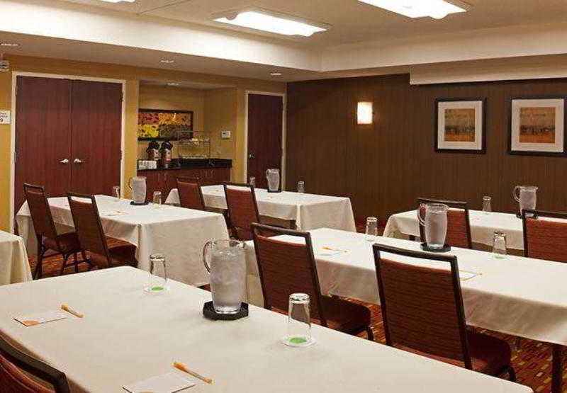 Courtyard By Marriott Orlando Airport Hotel Bagian luar foto